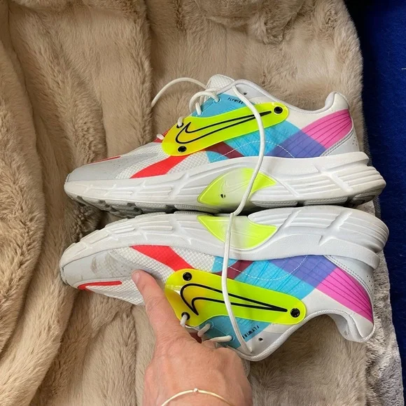 Nike - Picture 8 of 9